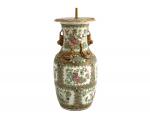 CHINE Canton
Vase en porcelaine à décor polychrome et or, monté...