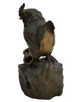 JAPON
Bronze patiné représentant une poule et ses deux poussins
H.: 23...
