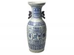 CHINE
Important vase en porcelaine de forme balustre, à décor bleu...