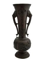 INDOCHINE
Vase en bronze patiné à décor d'animaux, dragons et feuillage
Fin...
