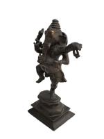 INDE
Sujet en bronze patiné représentant Ganesha, dieu à tête d'éléphant...