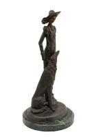 d'après Dimitri CHIPARUS (1886-1947)
Portrait de dame au lévrier
Bronze patiné, signé,...