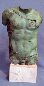 Igor MITORAJ (1944-2014)
Persée
Bronze à patine verte sur socle en pierre...