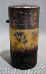 DAUM Nancy
Flacon cylindrique en verre multicouche à décor floral, monture...