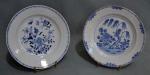 CHINE
Deux assiettes en porcelaine à décor en camaïeu bleu
XVIIIème siècle
D....