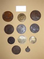 Médailles de table et jetons : 11 pièces, dont  Saint...