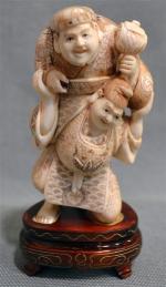 JAPON
Ivoire polychrome sculpté représentant deux lutteurs
Début XXème siècle
H.: 10.5 cm