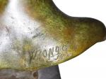 BUSTE d'enfant en bronze patiné, signé, présenté sur une socle...