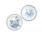 CHINE
Deux assiettes rondes en porcelaine à décor bleu
XVIIIème
D.: 23 cm...