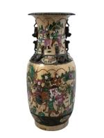 CHINE Nankin
Vase en céramique à décor polychrome de samouraï
H.: 45.5...