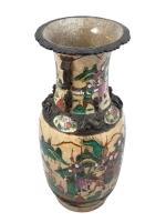 CHINE Nankin
Vase en céramique à décor polychrome de samouraï
H.: 45.5...