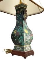 CHINE
Vase en porcelaine à décor polychrome et or de fleurs,...