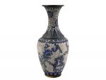 CHINE
Vase balustre en bronze cloisonné et émaux polychromes à décor...