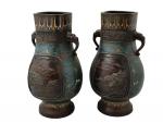 JAPON
Paire de vases en bronze patiné, à décor cloisonné et...