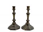Deux FLAMBEAUX en bronze argenté
XIXème
H.: 22.5 cm (quelques usures à...