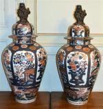 JAPON
Paire de potiches couvertes en porcelaine à décor Imari
XIXème siècle
H....
