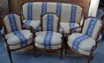 SALON comprenant un canapé et quatre fauteuils en bois naturel
Epoque...