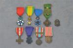 France Lot de 9 décorations  : Légion d'honneur, Médaille militaire,...