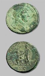 HADRIEN (117-138)
Sesterce. Sa tête laurée à droite. R/ Hadrien debout...