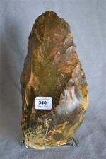 Biface amygdaloïde.
Silex marron.
Charente (Angeac, Graves ou Saint-Même), Abbevillien.
L. : 21 cm.
