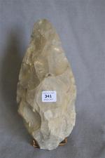 Biface amygdaloïde.
Silex gris.
Charente (Angeac, Graves ou Saint-Même), Abbevillien.
L. : 22 cm.