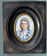 Lucy BELLAIR
Portrait de dame
Miniature signée, 6.7 x 4.5 cm