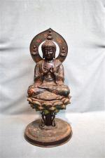 ASIE DU SUD-EST
Bouddha en bronze cloisonné assis sur une couronne...