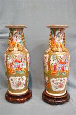 CHINE Canton
Paire de vases balustres à col en porcelaine à...