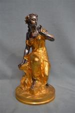 Emile HEBERT (1828-1893)
Jeune femme
Bronze patiné en or et argent, signé
H....
