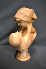 RUSSOUVILLE
Jeune femme et enfant
Albatre sculpté signé  
H. : 44...