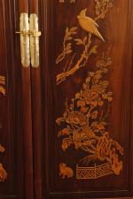 Meuble ouvrant à deux portes en bois naturel à décor...