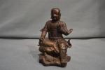 CHINE
Statuette de guandi assis sur un rocher en bronze à...