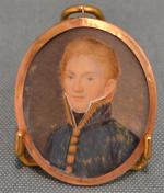 ECOLE FRANCAISE
Portrait de jeune homme
Miniature ovale, cadre ovale en métal...