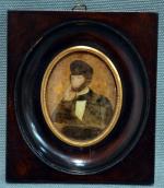 ECOLE FRANCAISE
Portrait d'homme du XIXème siècle
Miniature ovale sur papier rouflée...