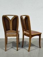 ART NOUVEAU
Paire de chaises en bois naturel sculpté et mouluré,...