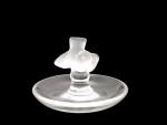 LALIQUE France
Baguier rond en cristal surmonté d'une colombe, signé "Lalique...