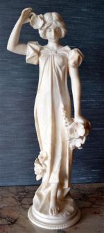 J. M. RICHARME
Volubilis
Sculpture en marbre (petits accidents aux doigts)
H. :...