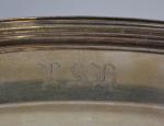 PLAT ovale en argent, modèle filets, chiffré
Paris, 1798-1809
38.5 x 24...