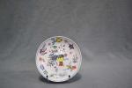 CHINE
Assiette de forme calotte en porcelaine décors polychrome (léger fèle)
Porte...