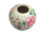 CHINE
Pot à gingembre en porcelaine à décor polychrome de pivoines...
