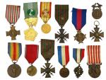 Collection de DECORATIONS dont Grande Guerre, Services militaires volontaires, Croix...