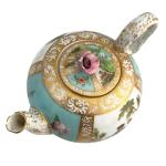 DRESDE
Théière couverte en porcelaine à décor polychrome et or d'une...