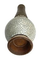 CHINE
Vase en céladon craquelé, monture postérieure en métal
H.: 26.5 cm...