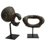 Très importante paire de chevillères de cérémonie en bronze, fonte...