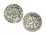 CHINE
Paire de plats ronds en porcelaine polychrome de personnages
XIXème
D.: 41...