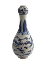 CHINE
Vase gourde en porcelaine à décor bleu blanc
H.: 24 cm