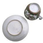 CHINE Canton
Tasse et sa soucoupe en porcelaine à décor de...