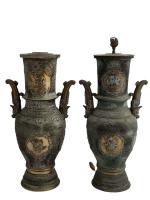 INDOCHINE
Paire de vases montés en lampe en bronze
H. totale: 63...