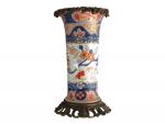JAPON
Vase en porcelaine à décor Imari, les montures en bronze
XIXème
H.:...