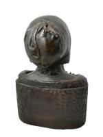 G. DEMEE Fondeur
Buste en bronze patiné représentant une femme, présenté...